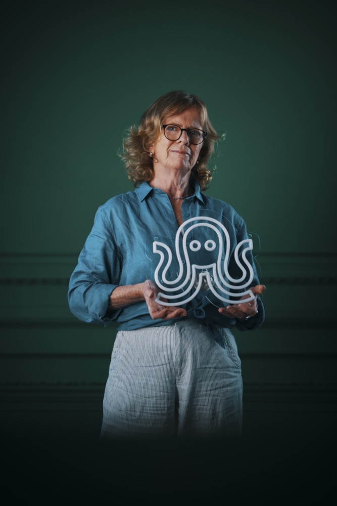 Bea, Administratief Medewerker
